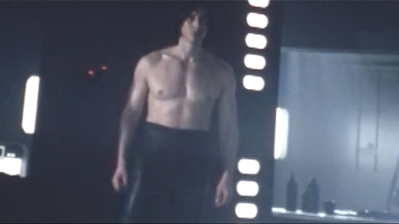 YouTube Didn't know a Sith has pecs.